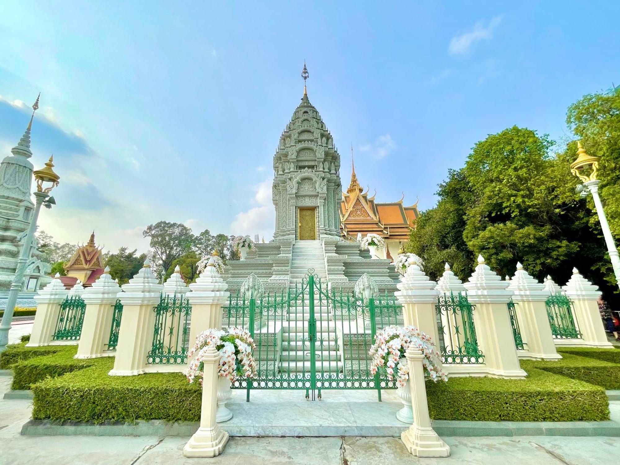 Sky Hotel Central Phnom Penh - Rooms & Apartments ภายนอก รูปภาพ