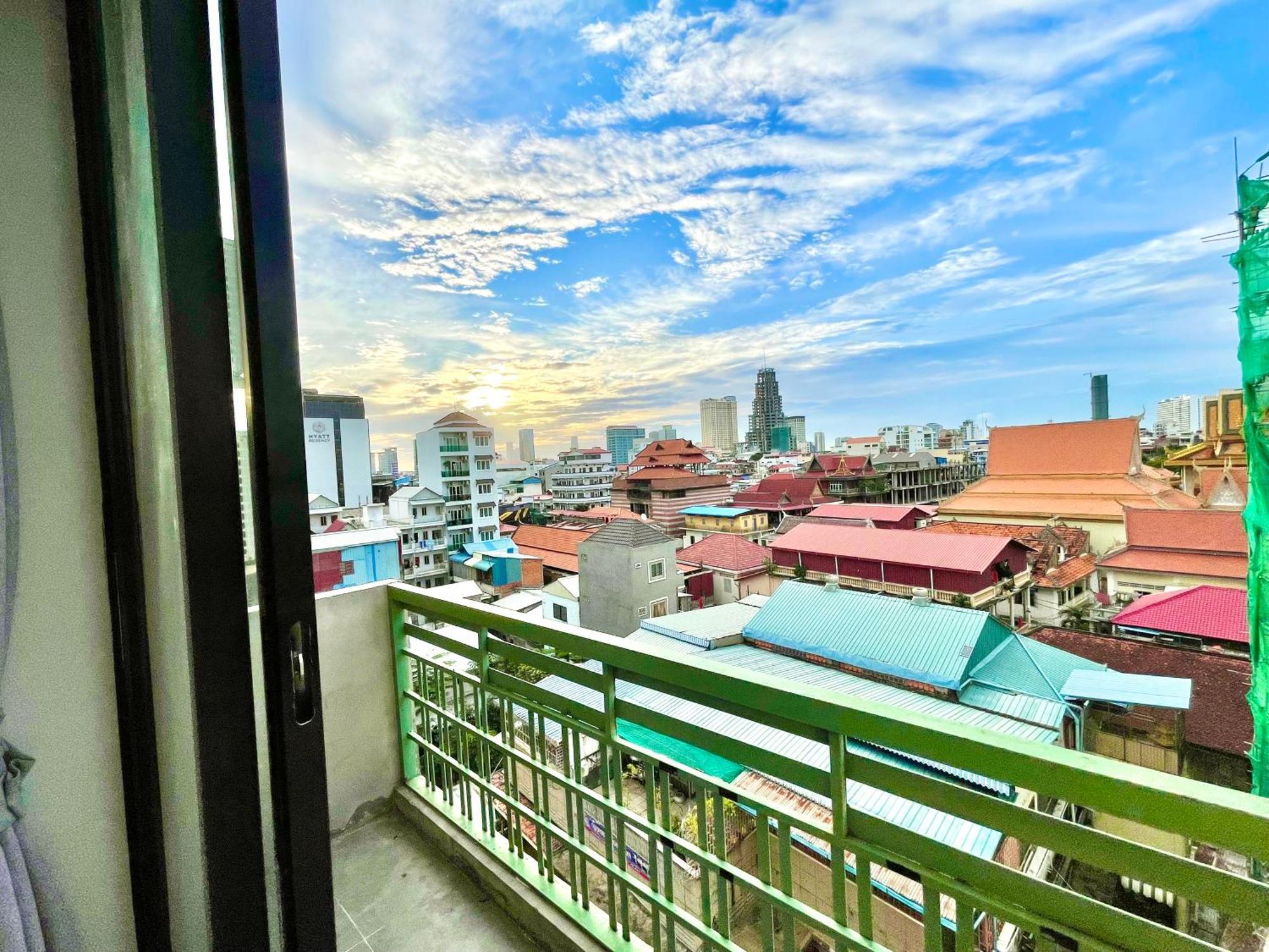 Sky Hotel Central Phnom Penh - Rooms & Apartments ภายนอก รูปภาพ