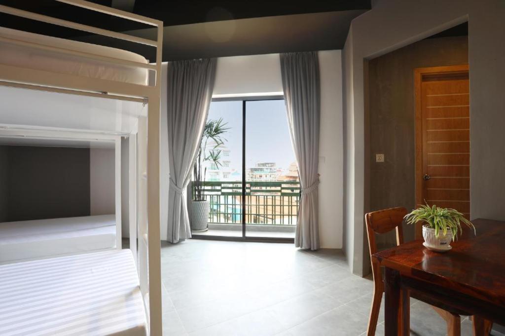 Sky Hotel Central Phnom Penh - Rooms & Apartments ภายนอก รูปภาพ