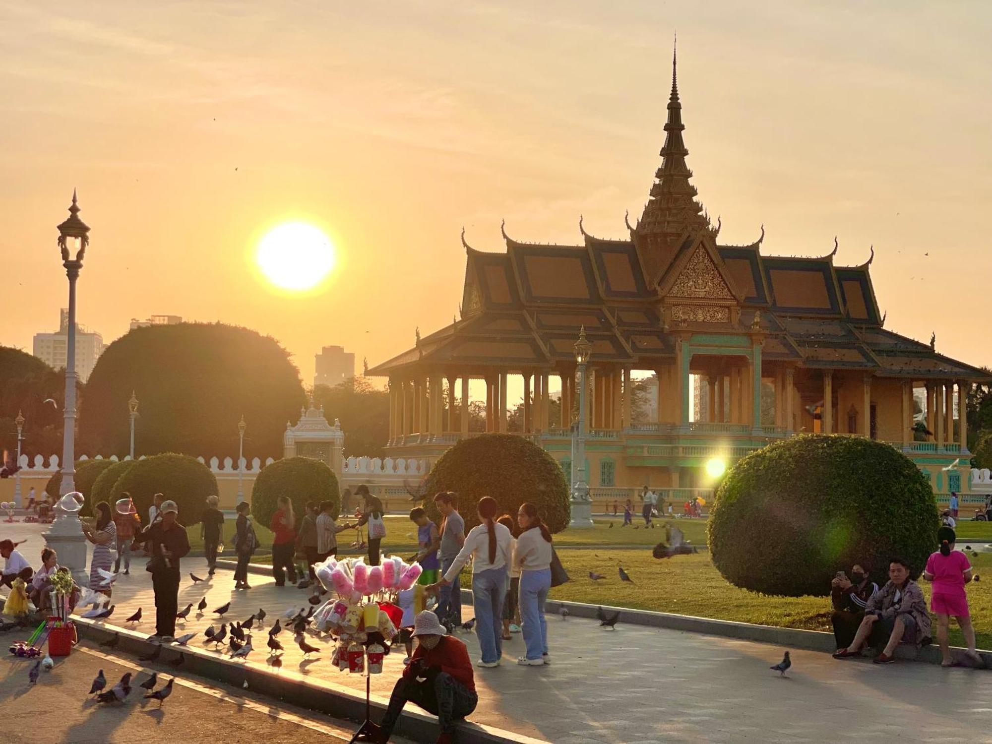 Sky Hotel Central Phnom Penh - Rooms & Apartments ภายนอก รูปภาพ