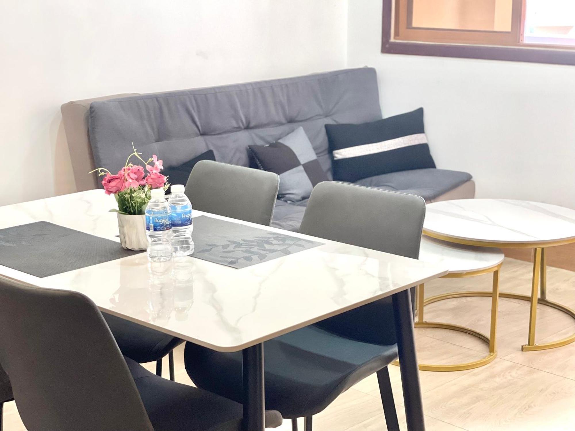 Sky Hotel Central Phnom Penh - Rooms & Apartments ภายนอก รูปภาพ