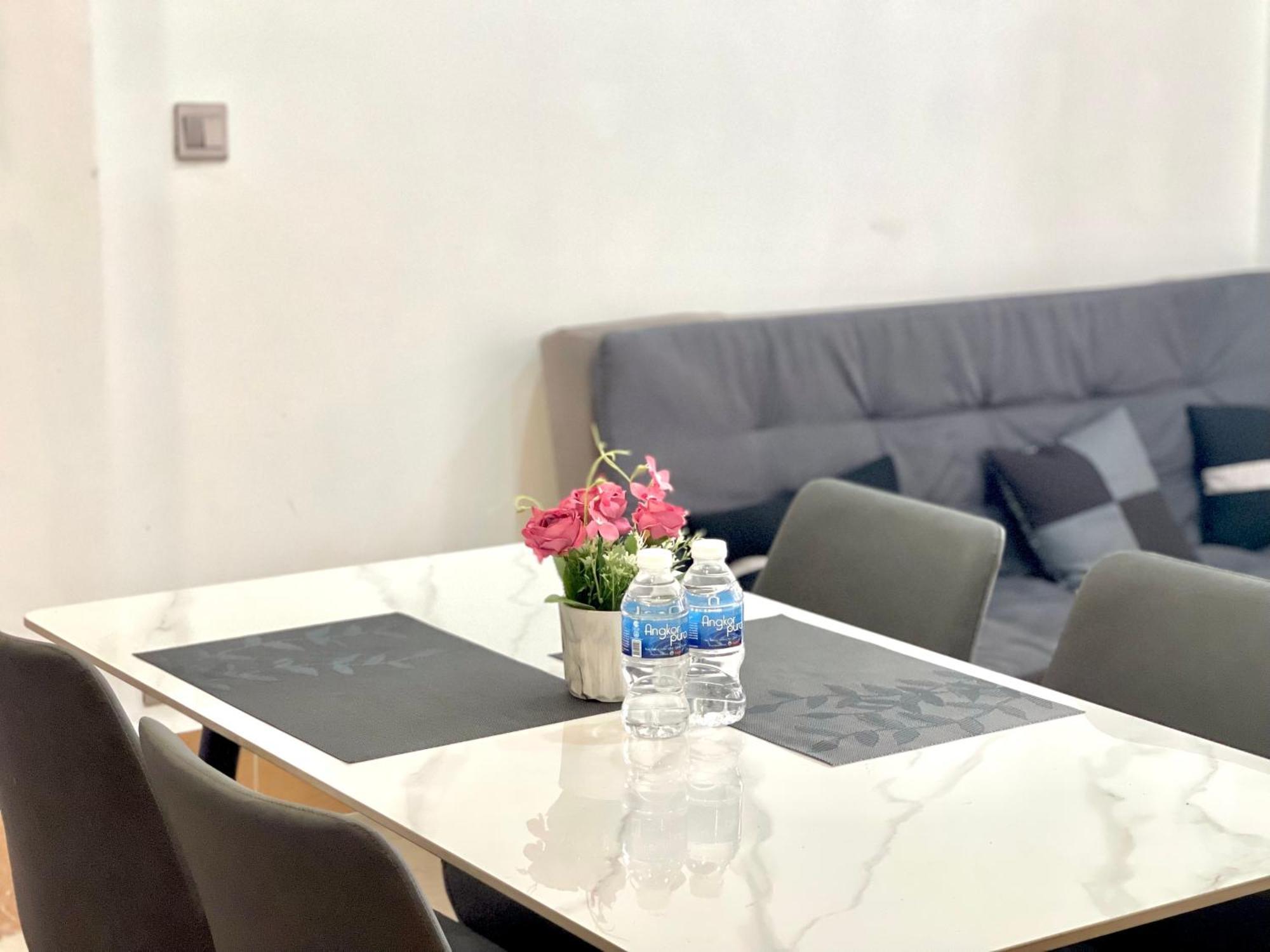 Sky Hotel Central Phnom Penh - Rooms & Apartments ภายนอก รูปภาพ